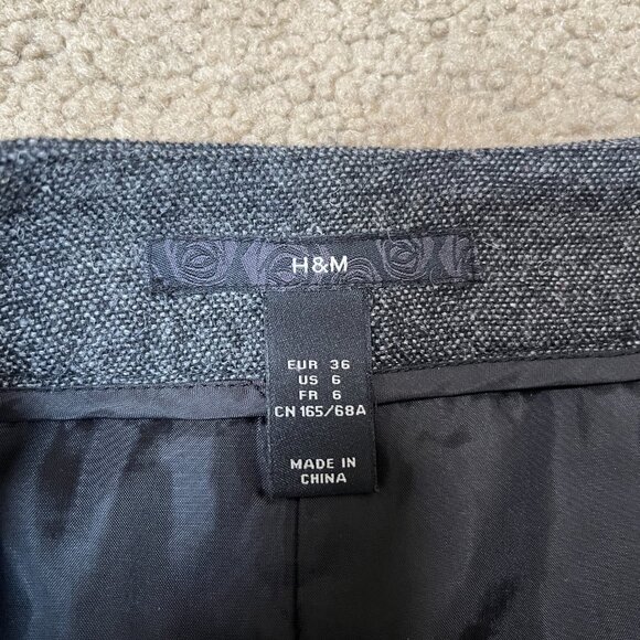 H&M Gray Button-Front A-Line Skirt | Above-the-Knee w/ Pockets | Size 6 - Picture 2 of 6